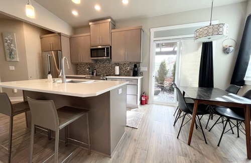 Coeur d'Alene House | Ammon Place Getaway - Modern house, close to Centennial Trail and Riverstone!