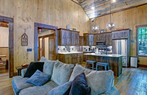 Morganton Cabin | Among The Stars-Single Floor Modern Luxury Cabin, Fire Pit, Large Kitchen