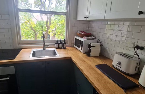 Dulwich Hill Apartment | Among the treetops