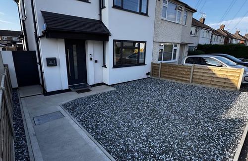 Aylesbury House | Amora Stays, Luxury 3 bedroom home, in the heart of Aylesbury.