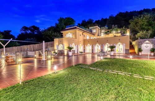 Sorrento Villa | AMORE RENTALS -Villa Eva with Swimming Pool, SPA, Terraces, Sea View, Parking and Air Conditioning