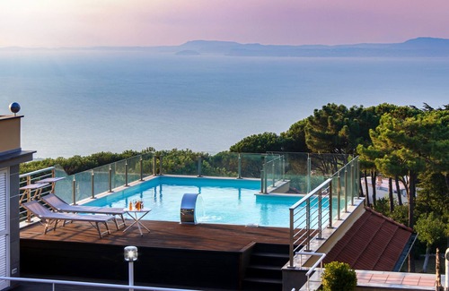 Sorrento Villa | AMORE RENTALS -Villa Eva with Swimming Pool, SPA, Terraces, Sea View, Parking and Air Conditioning