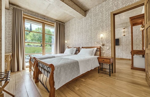 Mirzaani Hotel | Ampelo Resort