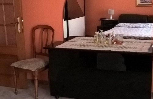 Cabras House | Ampio Appartamento Centralissimo al Piano Superiore, Prima Spiaggia 1 km