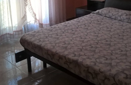 Cabras House | Ampio Appartamento Centralissimo al Piano Superiore, Prima Spiaggia 1 km