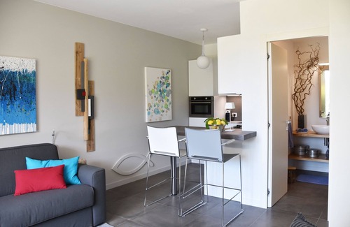 Vallebona Apartment | Ampio monolocale con rigoglioso giardino e box auto