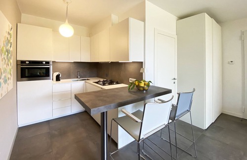 Vallebona Apartment | Ampio monolocale con rigoglioso giardino e box auto