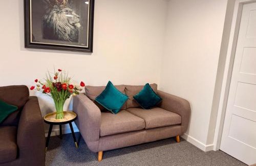 Southport Apartment | Ample 3-Bedrooms Apartment in town centre Sleeps 6