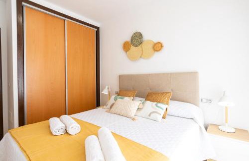 Los Geraeos Apartment | Amplia terraza, hermosa vista al mar, piscina - By Aloha Palma