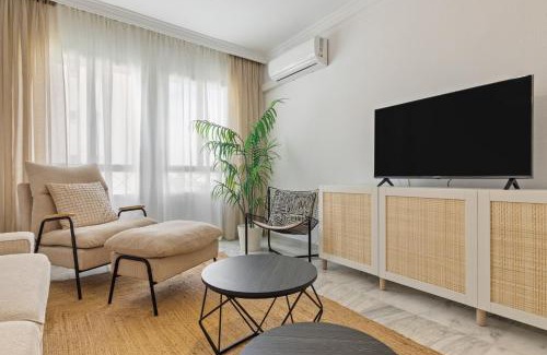 Torremolinos Apartment | Amplio apartamento con piscina y parking en Torremolinos