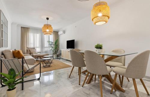 Torremolinos Apartment | Amplio apartamento con piscina y parking en Torremolinos