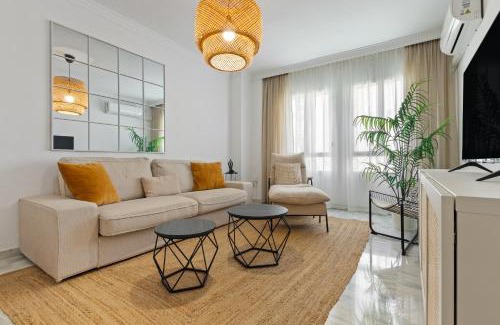 Torremolinos Apartment | Amplio apartamento con piscina y parking en Torremolinos
