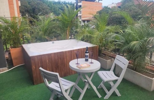 La Castellana Apartment | Amplio Apto con Jacuzzy Terraza 2B 4hab Laureles