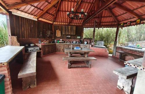 Calima Villa | Amplio Chalet en el Lago Calima
