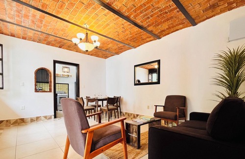 Guadalajara Apartment | Amplio Departamento Estilo Colonial + Patio Interno + Excelente Ubicación
