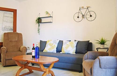 Parque Ayala Apartment | Amplio y luminoso apartamento cerca del centro y la playa con piscina y parking privado