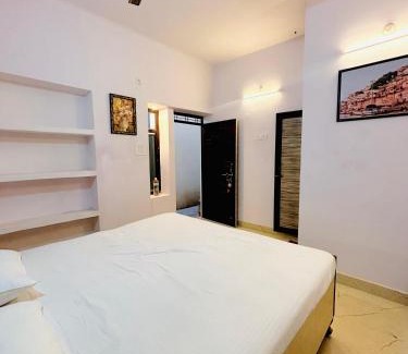 Varanasi House | Amrit Ganga Homestay 1,5km from kashi vishwanath Near Rathyatra ropeway