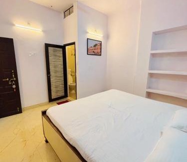 Varanasi House | Amrit Ganga Homestay 1,5km from kashi vishwanath Near Rathyatra ropeway