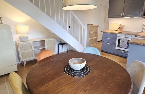 Suddorf House | Amrum Lounge - Stilvolle Ferienwohnung mit Gartenidylle