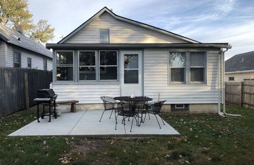 Omaha House | Amy's Baby Blue is just steps from the Zoo