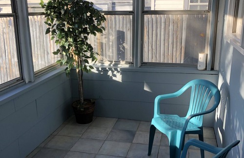 Omaha House | Amy's Baby Blue is just steps from the Zoo