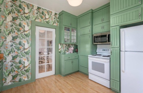 Redding House | Amy's Whinehouse Downtown