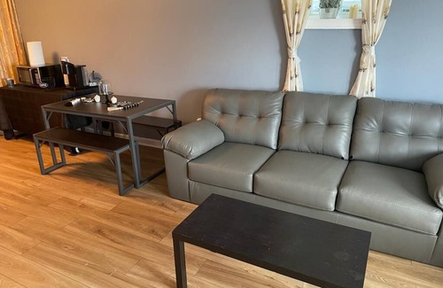 Harrisonburg Apartment | An Adorable guest house like an apartment with a private entrance.