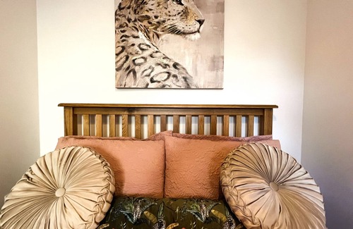Shanklin Apartment | An apartment that sleeps 4 guests in 1 bedroom