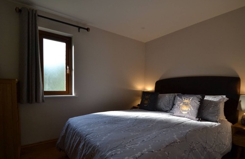 Aldington House | An attractive converted barn all set on ground floor level with 1 bedroom and en-suite shower room