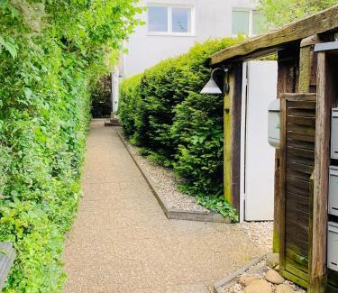 Homburg Apartment | An der Uniklinik, Apartment mit eigener Küche und renoviertem Badezimmer, Zentrale Lage