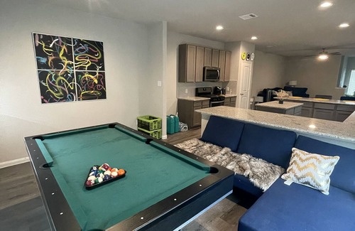 Conroe House | An Entire House with 5 bedrooms , 2.5 baths and 2 living room spaces