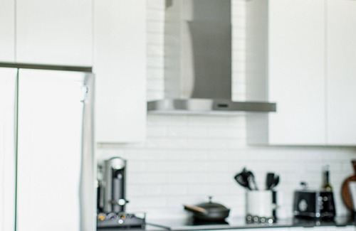 Downtown Kelowna Condo | An exquisitely designed penthouse on 24th floor with breathtaking views.