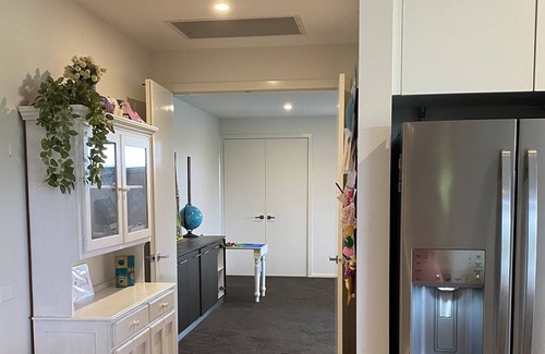 Waurn Ponds House | An idyllic 6 bedroom, north facing property set on 5 acres, rolling hill views.
