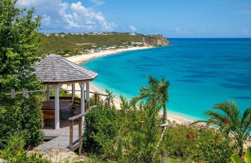 Philipsburg Villa | An idyllic five-bedroom villa situated high on a promontory in Terres Basse