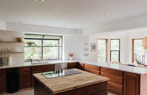 Sandy Cabin | An Idyllic Modern Cabin tucked away in a private PNW forest with Hot Tub