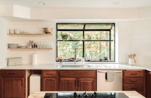 Sandy Cabin | An Idyllic Modern Cabin tucked away in a private PNW forest with Hot Tub