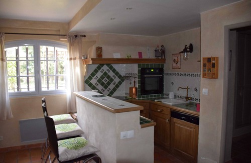 Cornillon-Confoux House | An independent apartment in a pretty property in the countryside .