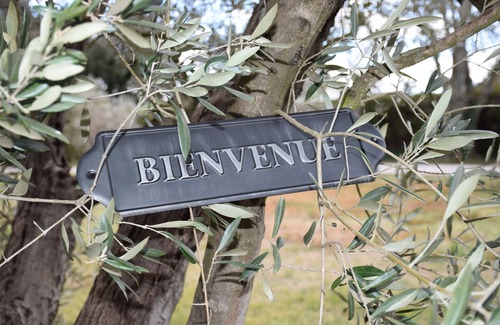 Cornillon-Confoux House | An independent apartment in a pretty property in the countryside .