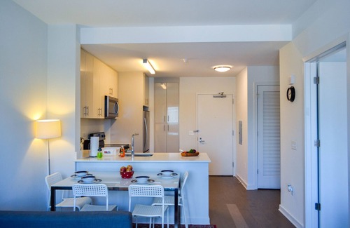 The Waterfront Apartment | An upscale Jersey unit with all amenities to make this summer an enjoyable one.