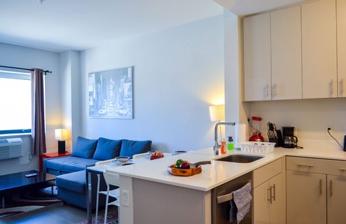 The Waterfront Apartment | An upscale Jersey unit with all amenities to make this summer an enjoyable one.
