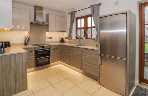 Llanbedr Cottage | ANADLU, pet friendly, with a garden in Llanbedr