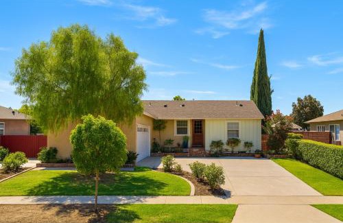 Northwest Anaheim House | Anaheim Adventure Basecamp - Short Trip To Disneyland