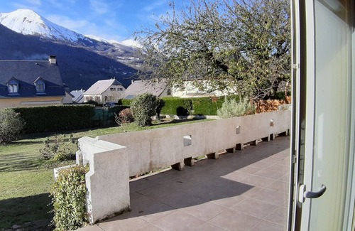 Luz-Saint-Sauveur House | ANAKAO Large apartment in the heart of town. Ground floor, renovated with fireplace