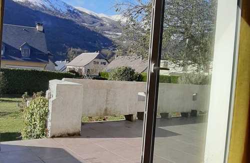 Luz-Saint-Sauveur House | ANAKAO Large apartment in the heart of town. Ground floor, renovated with fireplace