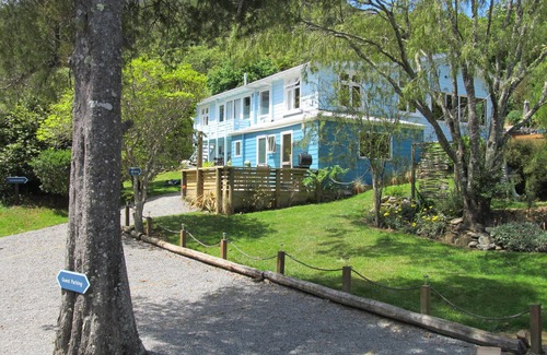 Anakiwa House | Anakiwa 401 Guest Wing beachfront home sleeps 4, Marlborough Sounds
