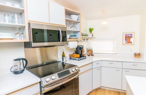 South Woodstock House | Ananda Vue- Lux 3BR/2BA hygge Villa w Fireplace and VIEWS!