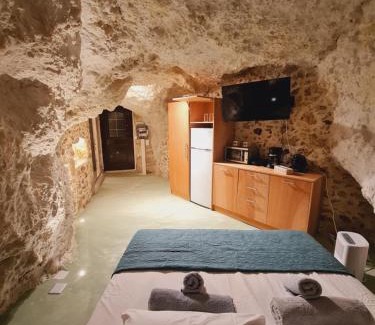 Heraklion Cabin | Anassa 8 Real Cave