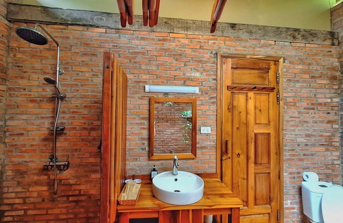 Ong Lang Hotel | Ancarine Beach Resort