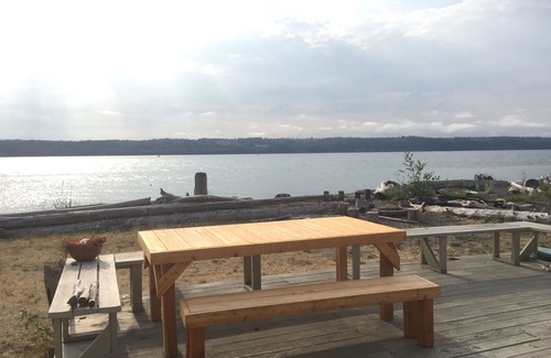 Clinton House | Anchor Away, Whidbey Island Beachfront Getaway