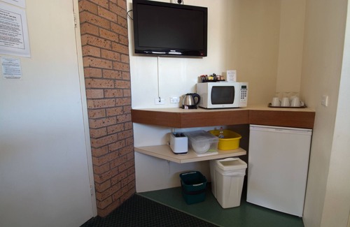 Greenwell Point Hotel | Anchor Bay Motel
